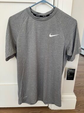 Nike Men’s Gray Short Sleeve Dri-FIT SWIM Shirt